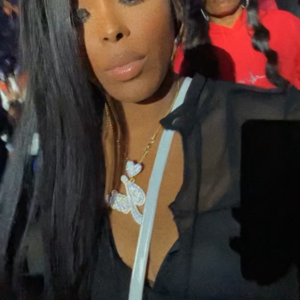 Meet your Posher, Jasmine